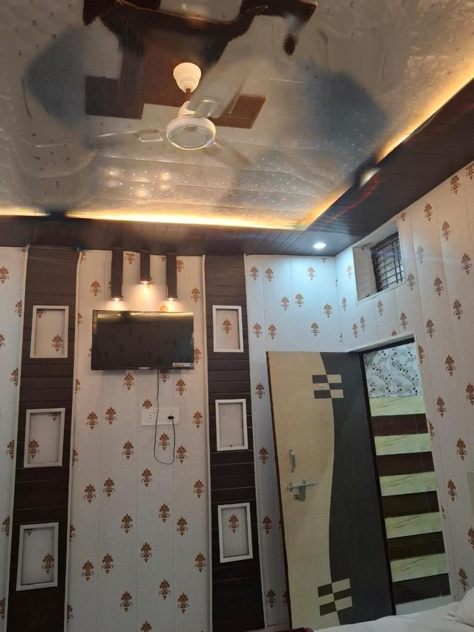 Hotel Sgh Subhadra Guest House Ayodhya Экстерьер фото