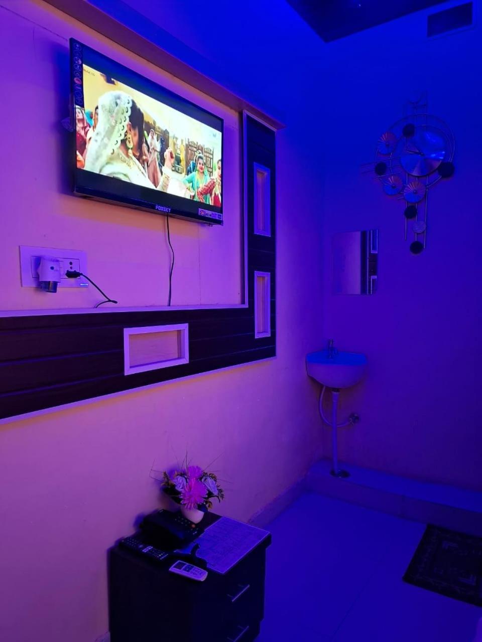 Hotel Sgh Subhadra Guest House Ayodhya Экстерьер фото